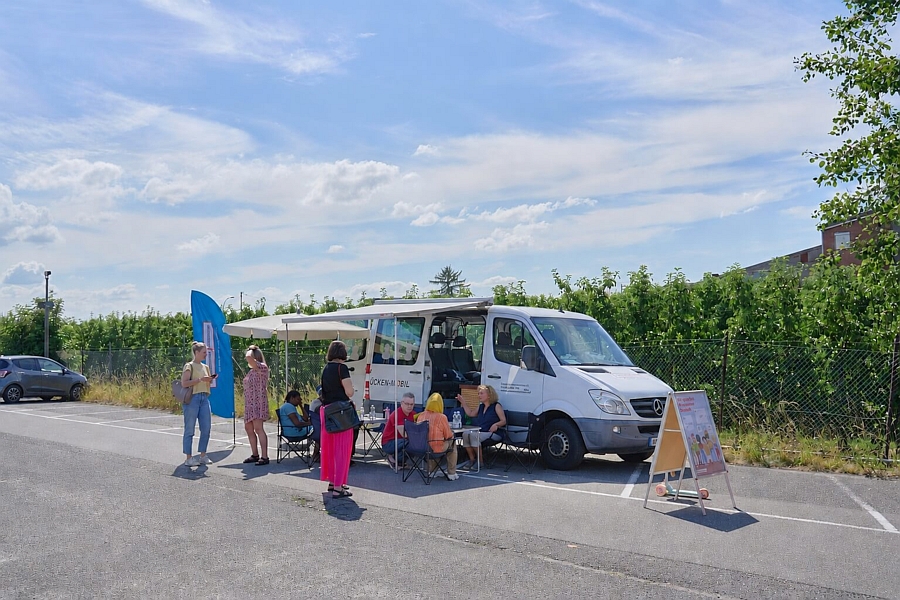 Das Sprachbrücken-Mobil in der „tina”